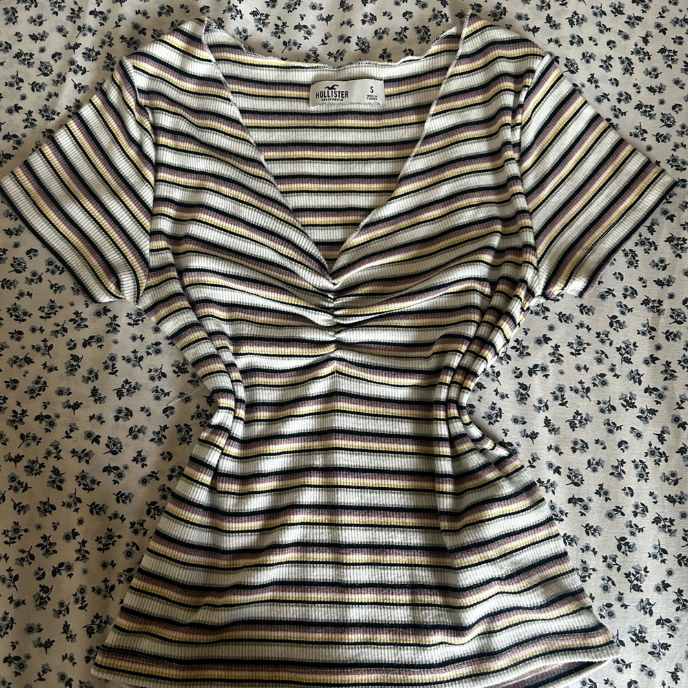 Vintage Hollister Women's V-Neck Striped Tee - Navy, White, Yellow, Coral